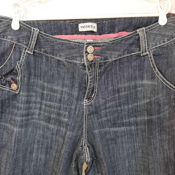 Venezia Plus Stretch Denim Capris - Picture 6 of 12